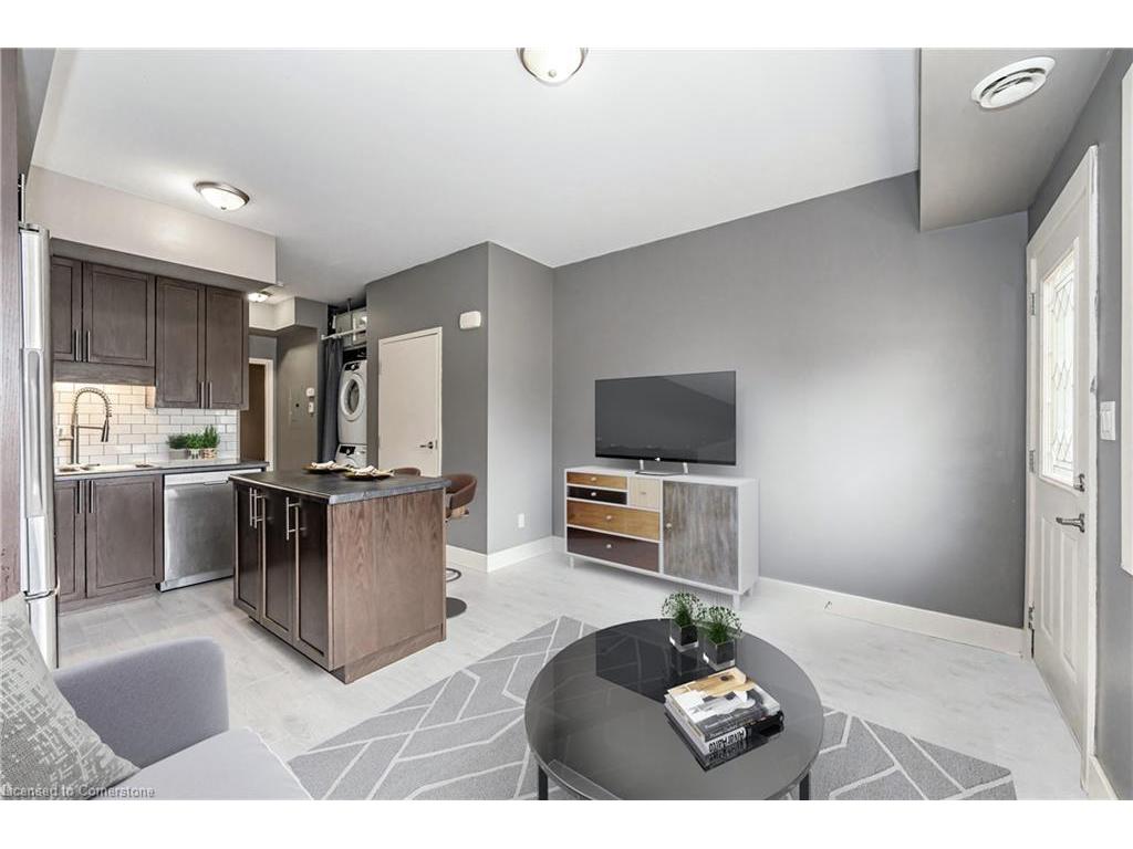 









689


Doon Village

Road, 101,
Kitchener,




ON
N2P 1A1

