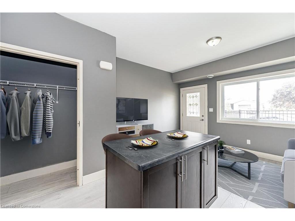 









689


Doon Village

Road, 101,
Kitchener,




ON
N2P 1A1

