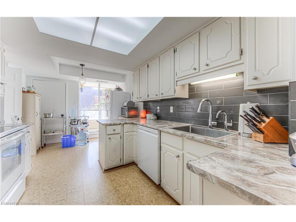 









4


Willow

Street, 302,
Waterloo,




ON
N2J 4S2

