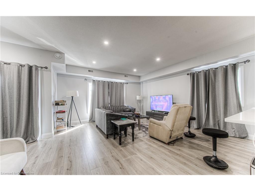 









204


Fifth

Avenue,
Kitchener,




ON
N2C 1P7

