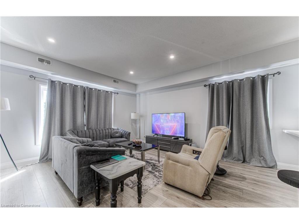 









204


Fifth

Avenue,
Kitchener,




ON
N2C 1P7

