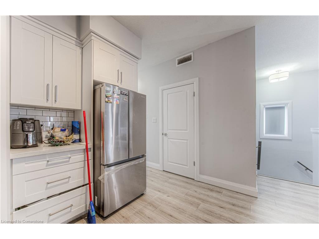 









204


Fifth

Avenue,
Kitchener,




ON
N2C 1P7

