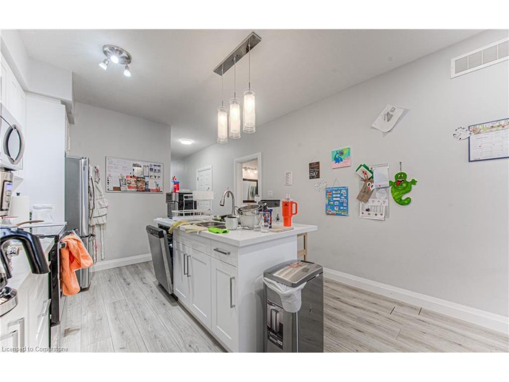 









204


Fifth

Avenue,
Kitchener,




ON
N2C 1P7

