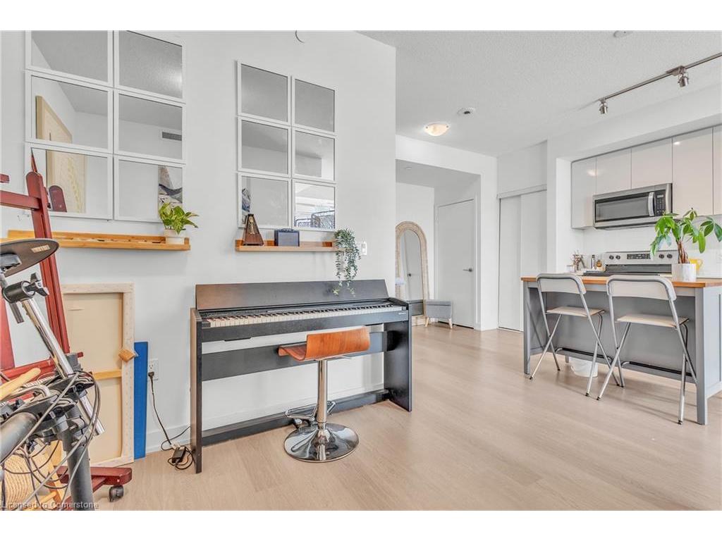 









859


The Queensway

, 412,
Toronto,




ON
M8Z 1N8

