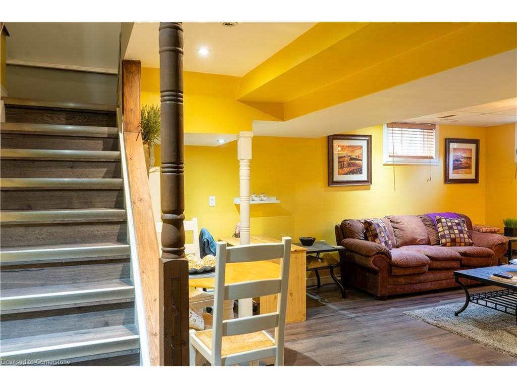 









845


Brandenburg

Boulevard,
Waterloo,




ON
N2T 2X5

