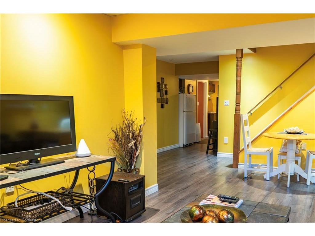 









845


Brandenburg

Boulevard,
Waterloo,




ON
N2T 2X5

