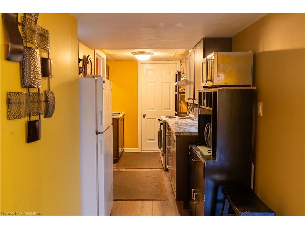 









845


Brandenburg

Boulevard,
Waterloo,




ON
N2T 2X5

