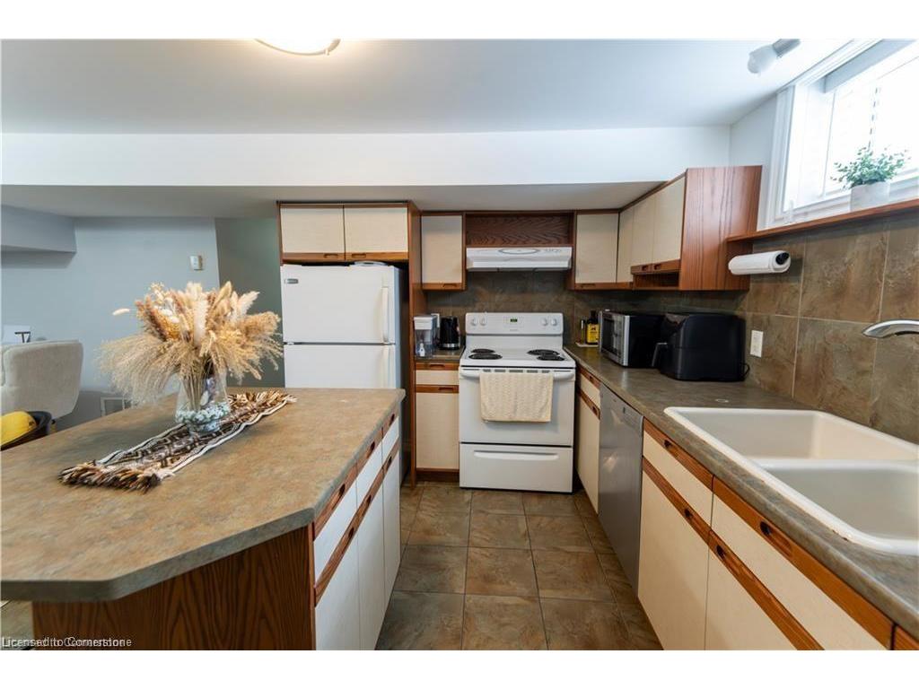 









326


Victoria

Street South, B,
Kitchener,




ON
N2M 3A3

