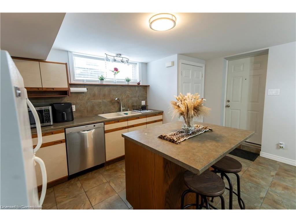 









326


Victoria

Street South, B,
Kitchener,




ON
N2M 3A3

