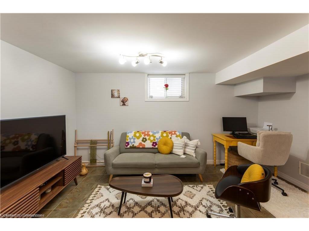 









326


Victoria

Street South, B,
Kitchener,




ON
N2M 3A3

