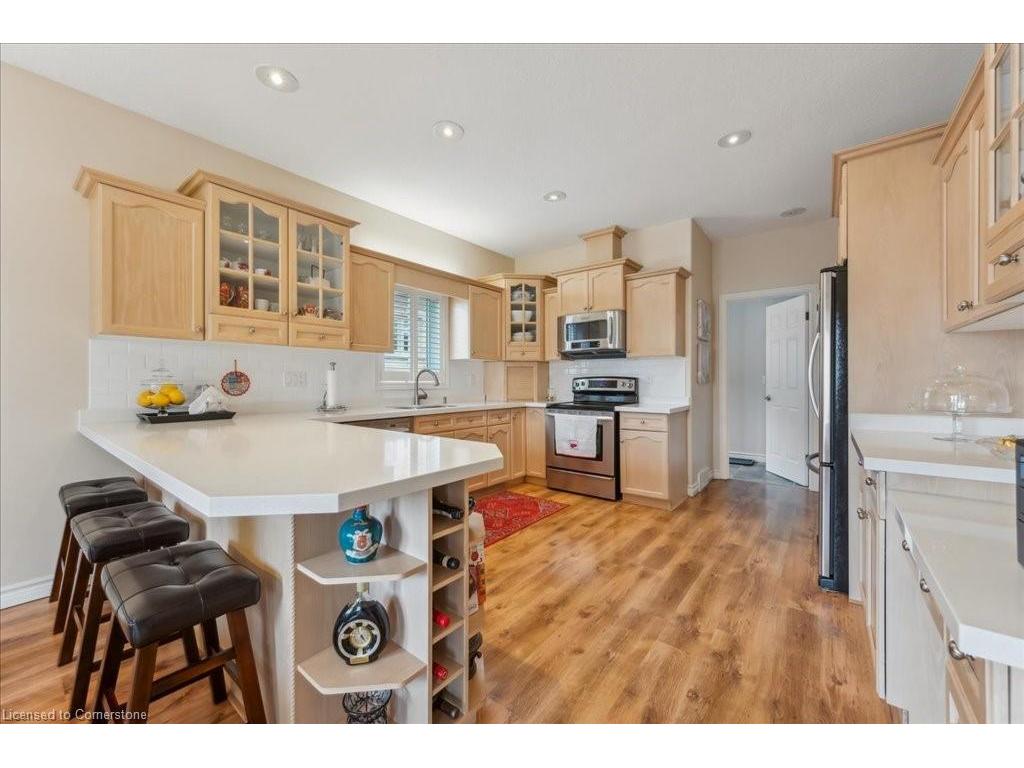 









23


Mount Royal

Place,
Cambridge,




ON
N1S 5B1

