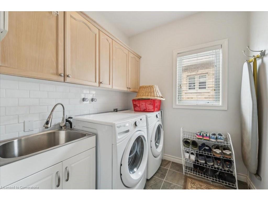 









23


Mount Royal

Place,
Cambridge,




ON
N1S 5B1

