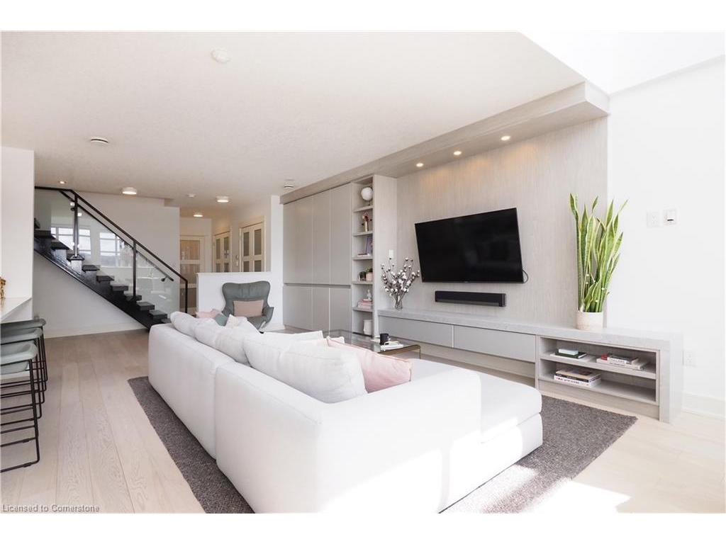 









112


Benton

Street, 710,
Kitchener,




ON
N2G 3H6

