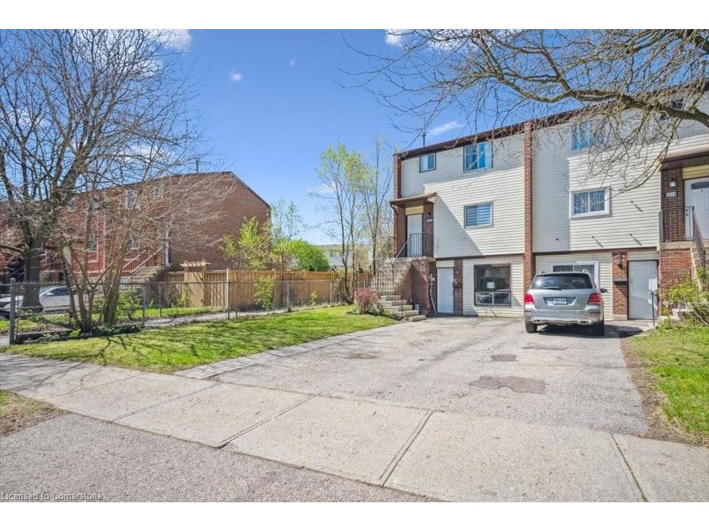 









421


Bairstow

Crescent, A,
Waterloo,




ON
N2K 2H7

