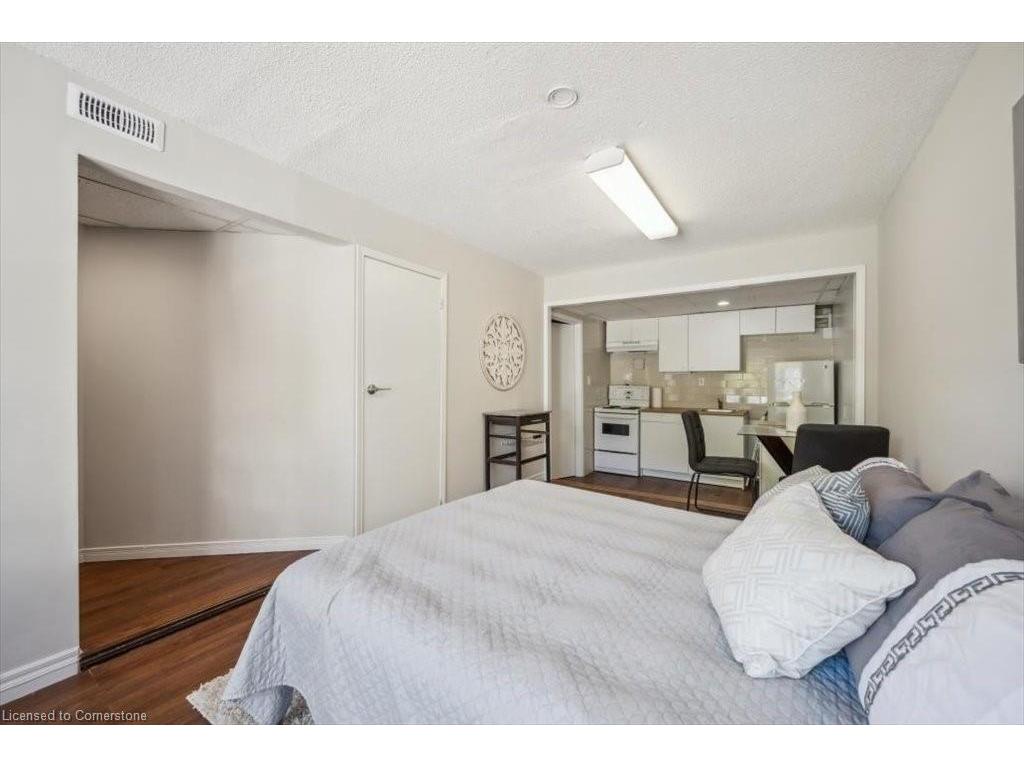 









421


Bairstow

Crescent, A,
Waterloo,




ON
N2K 2H7


