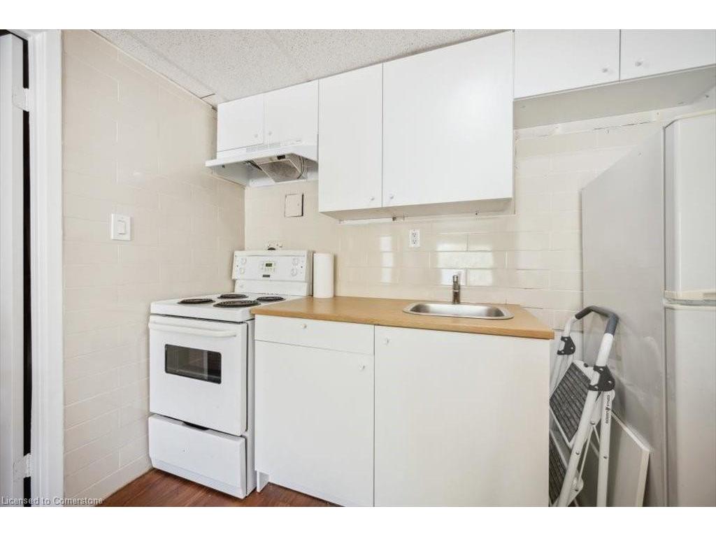 









421


Bairstow

Crescent, A,
Waterloo,




ON
N2K 2H7

