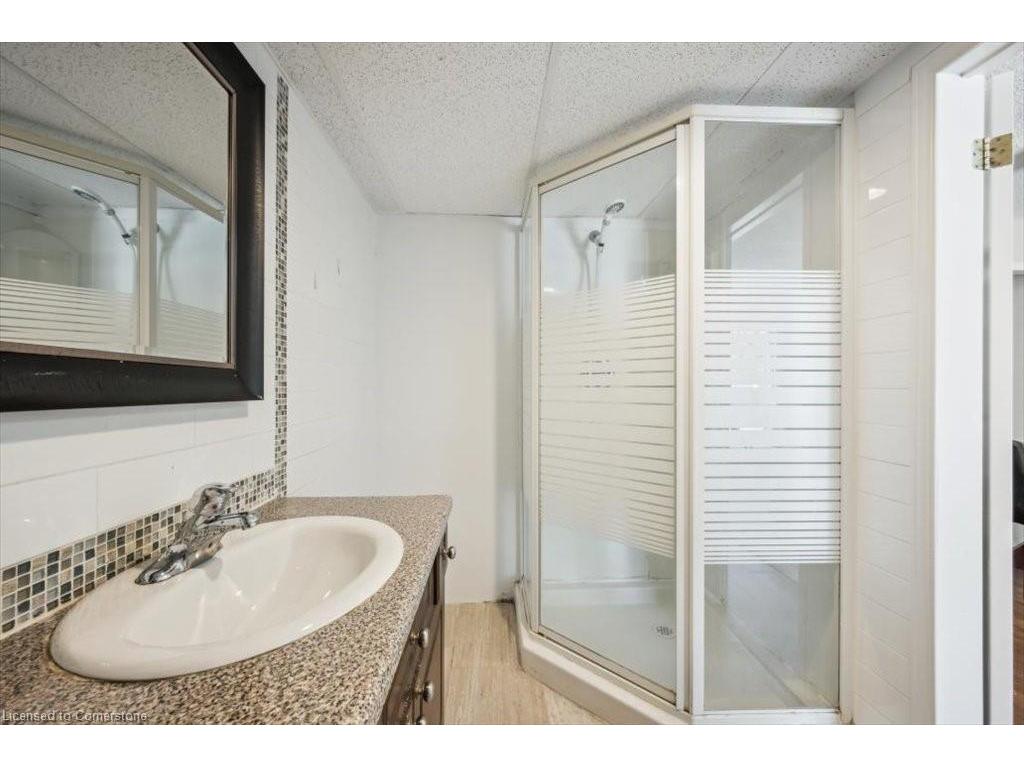 









421


Bairstow

Crescent, A,
Waterloo,




ON
N2K 2H7

