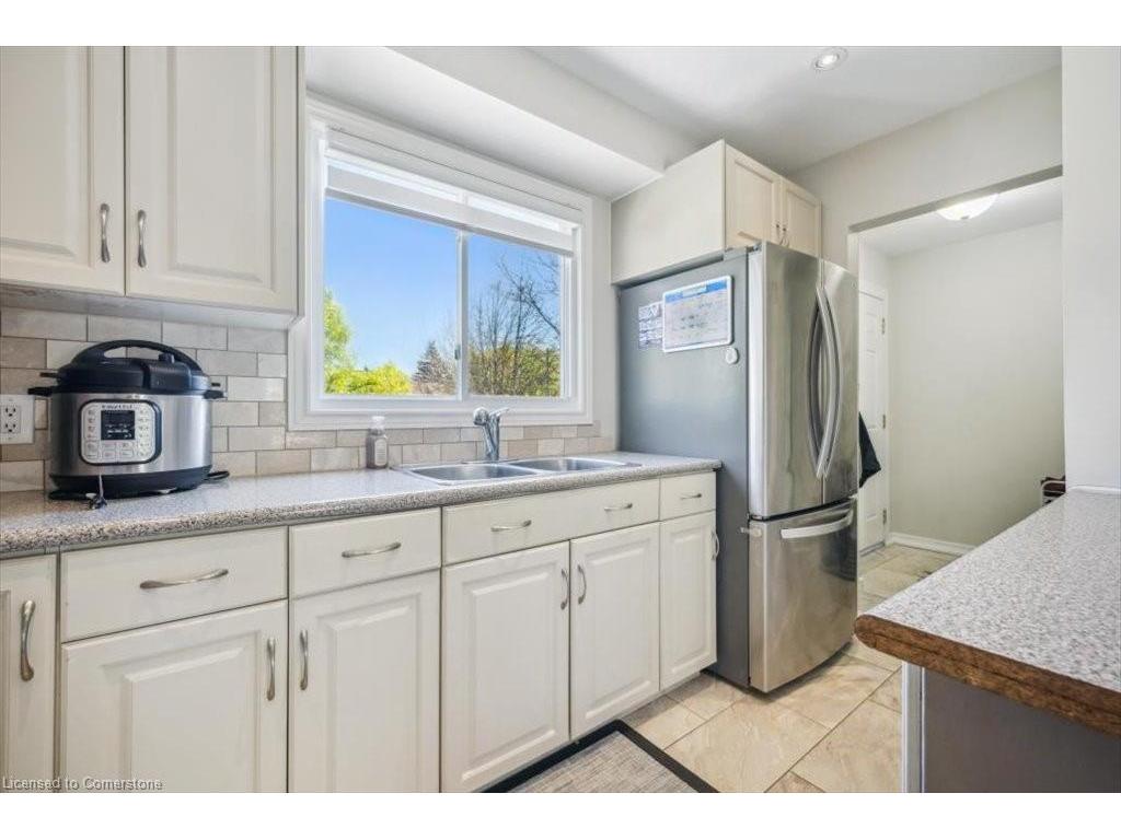









421


Bairstow

Crescent, A,
Waterloo,




ON
N2K 2H7

