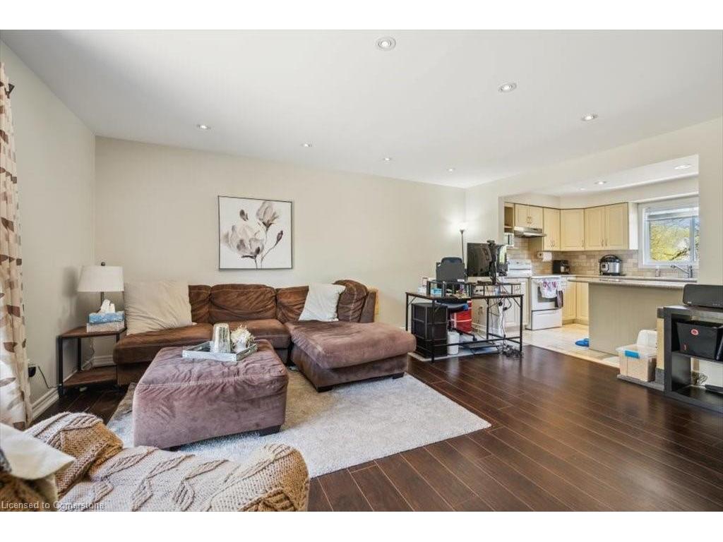









421


Bairstow

Crescent, A,
Waterloo,




ON
N2K 2H7

