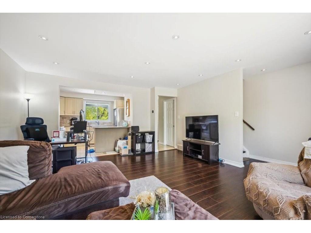 









421


Bairstow

Crescent, A,
Waterloo,




ON
N2K 2H7


