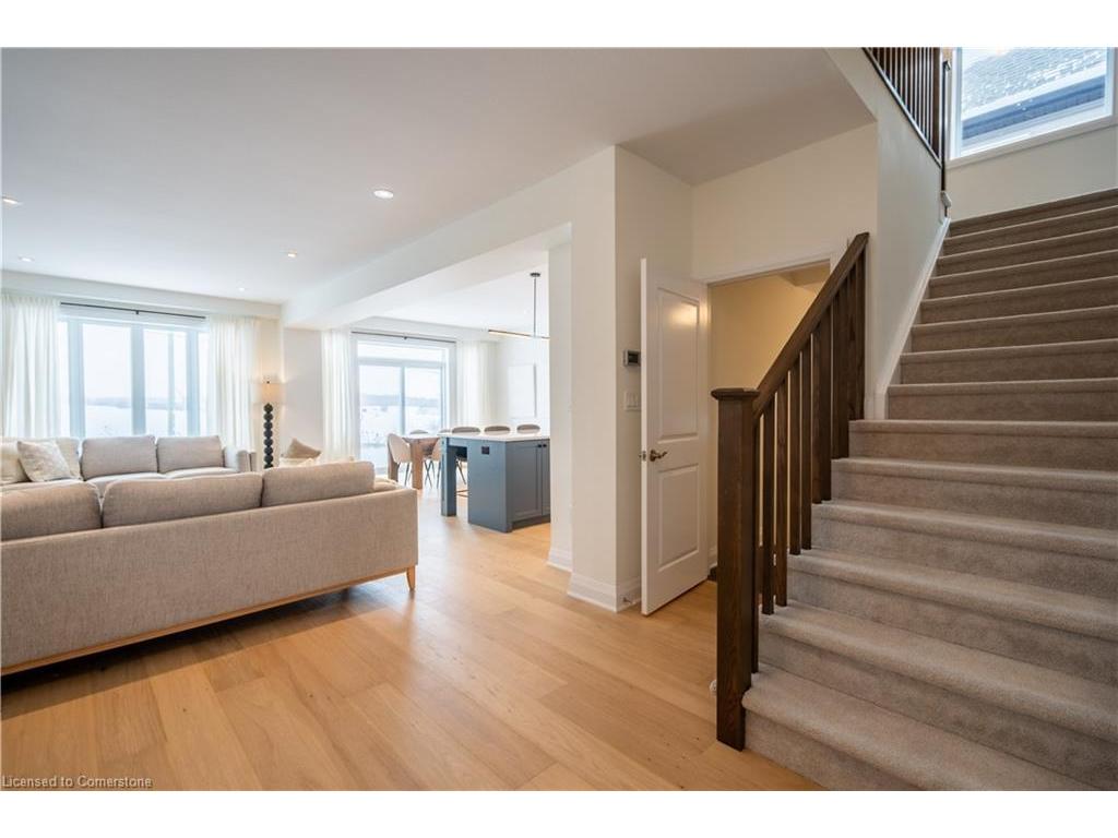









765


Autumn Willow

Drive,
Waterloo,




ON
N2V 0E3

