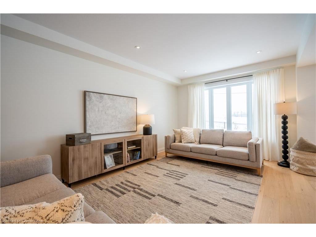 









765


Autumn Willow

Drive,
Waterloo,




ON
N2V 0E3

