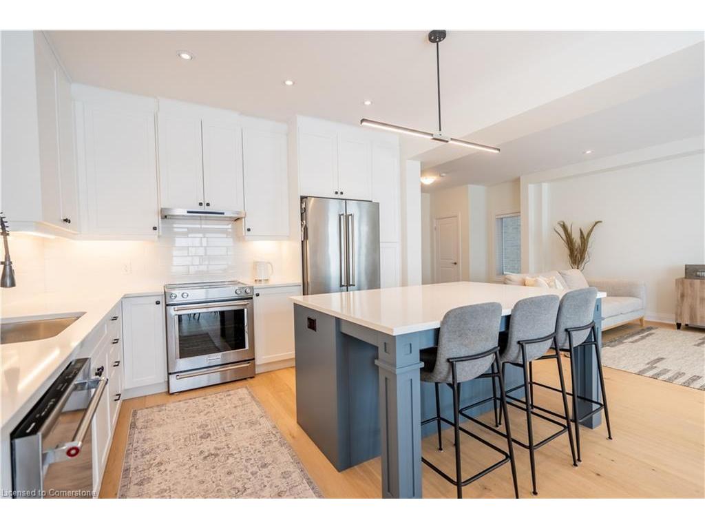 









765


Autumn Willow

Drive,
Waterloo,




ON
N2V 0E3


