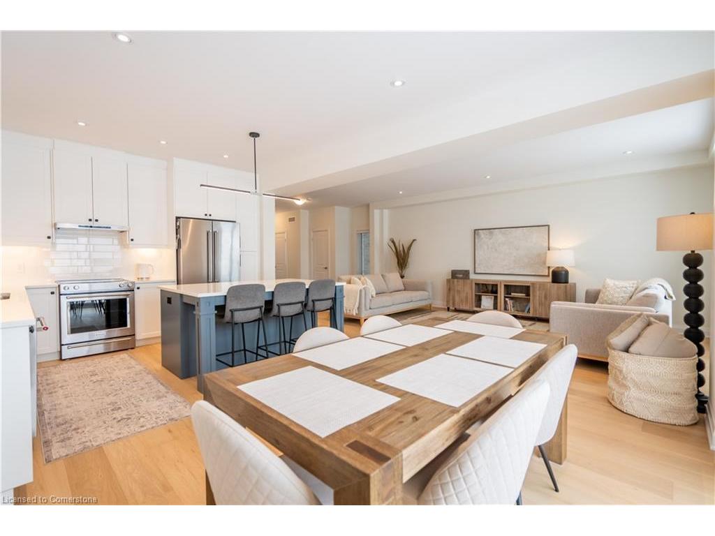 









765


Autumn Willow

Drive,
Waterloo,




ON
N2V 0E3

