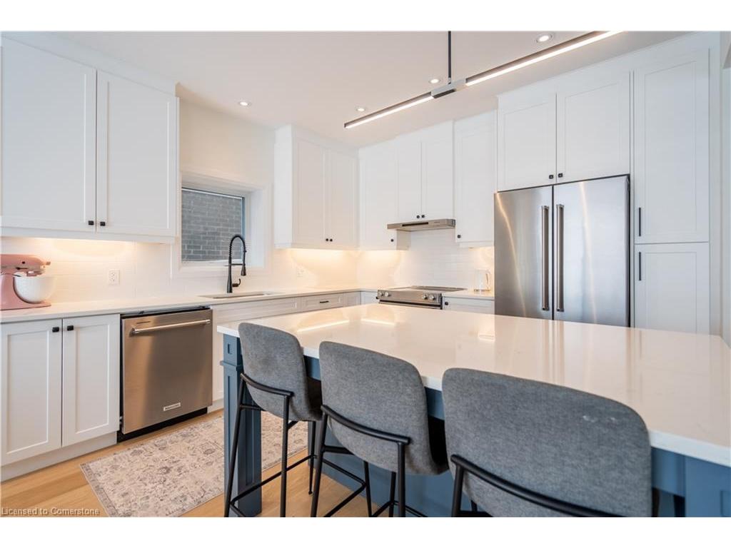 









765


Autumn Willow

Drive,
Waterloo,




ON
N2V 0E3

