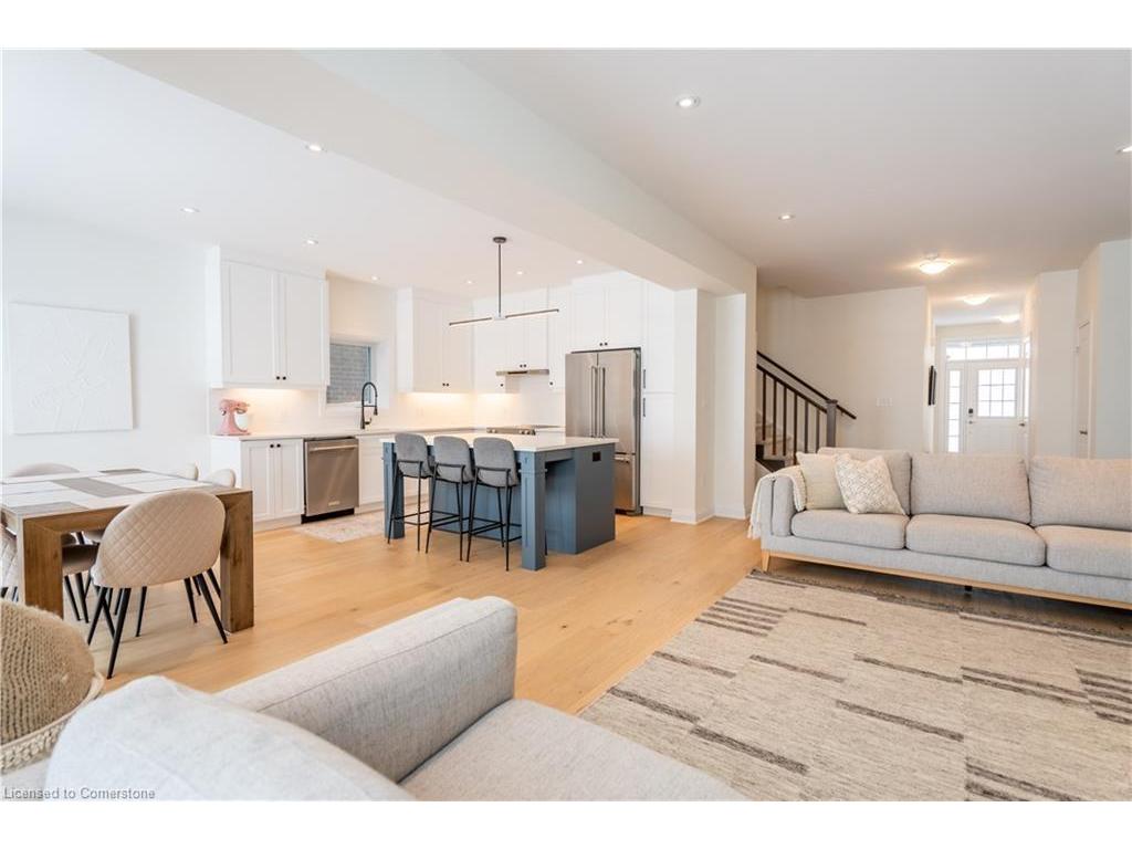 









765


Autumn Willow

Drive,
Waterloo,




ON
N2V 0E3

