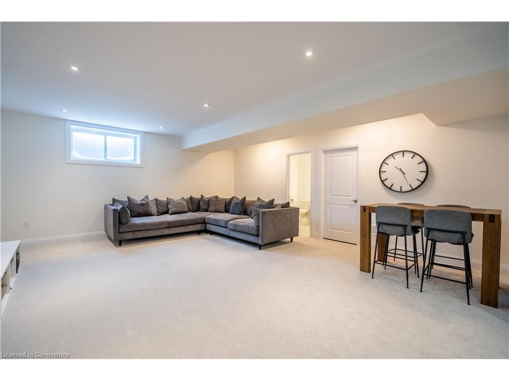 









765


Autumn Willow

Drive,
Waterloo,




ON
N2V 0E3

