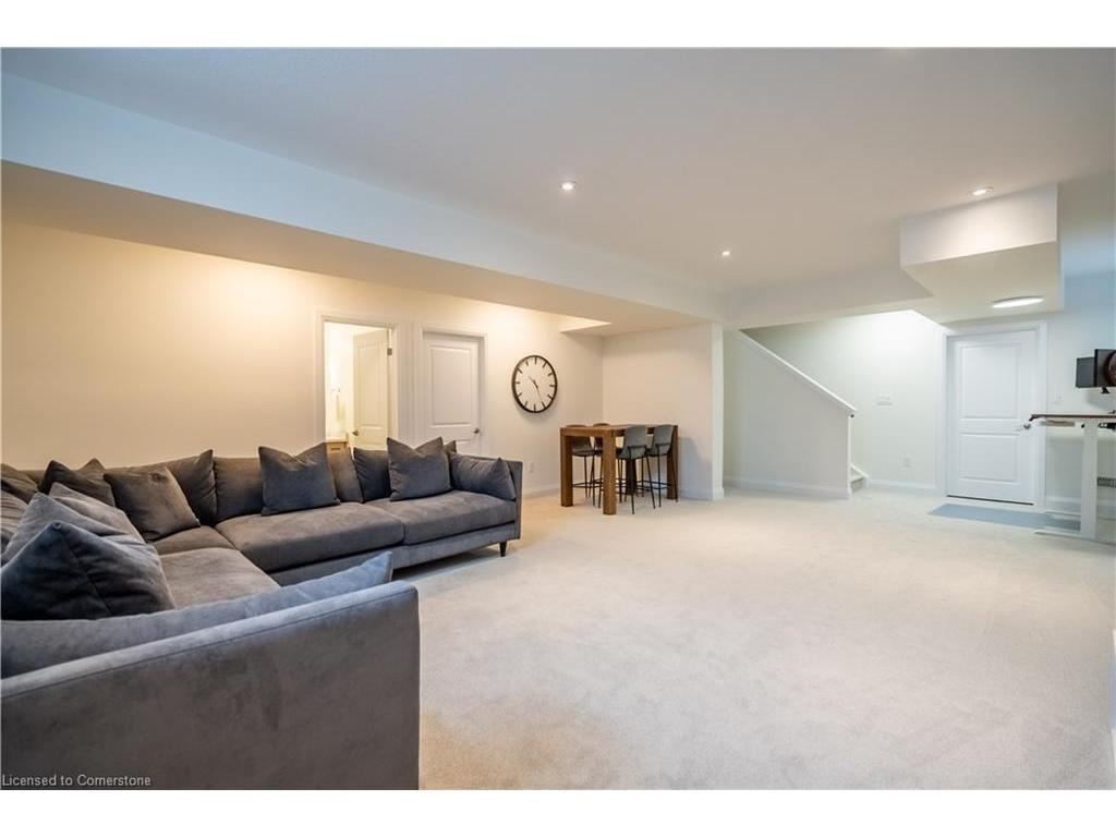 









765


Autumn Willow

Drive,
Waterloo,




ON
N2V 0E3

