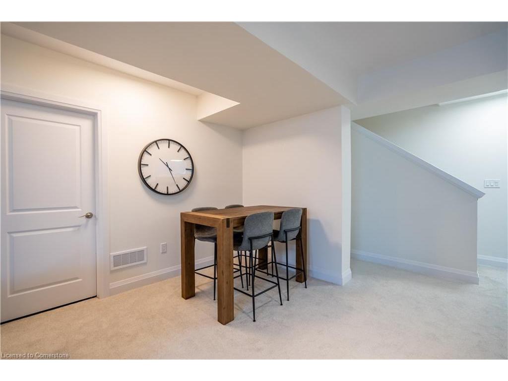 









765


Autumn Willow

Drive,
Waterloo,




ON
N2V 0E3

