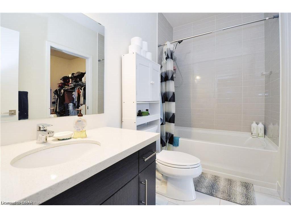 









690


King

Street West, 221,
Kitchener,




ON
N2G 1G4

