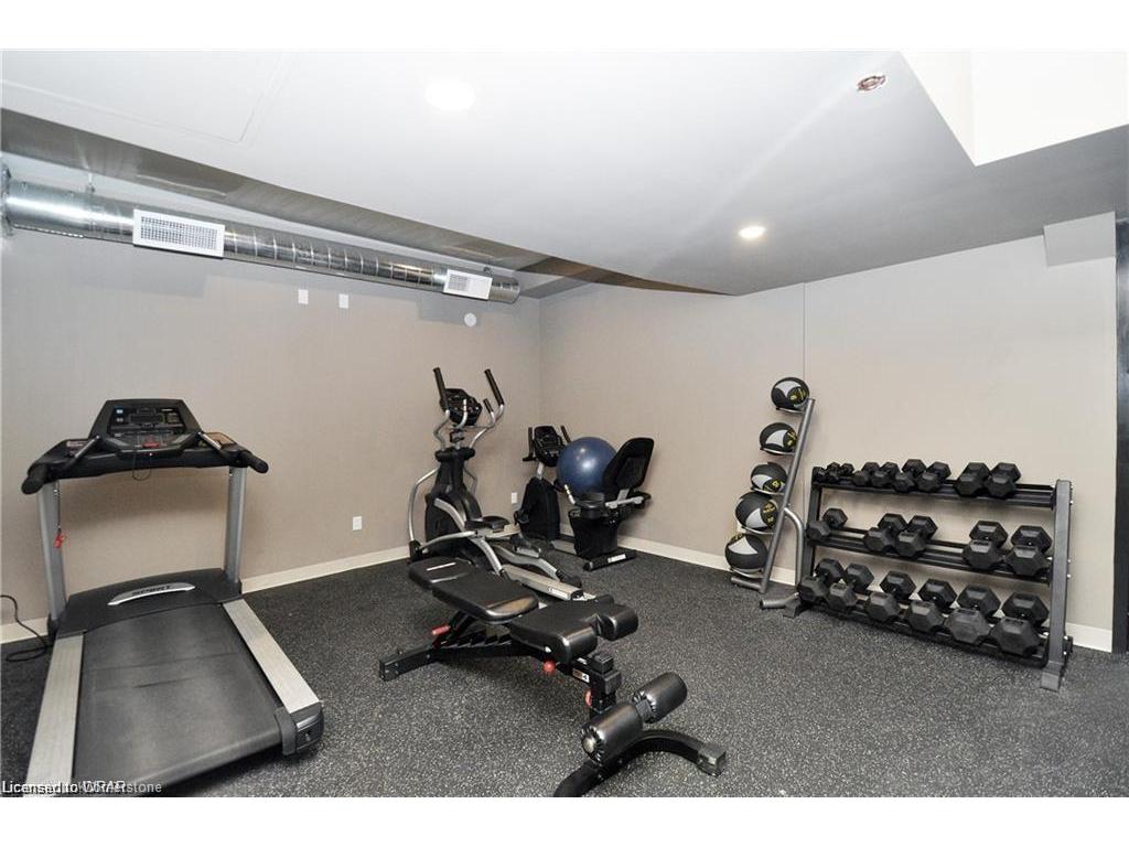 









690


King

Street West, 221,
Kitchener,




ON
N2G 1G4

