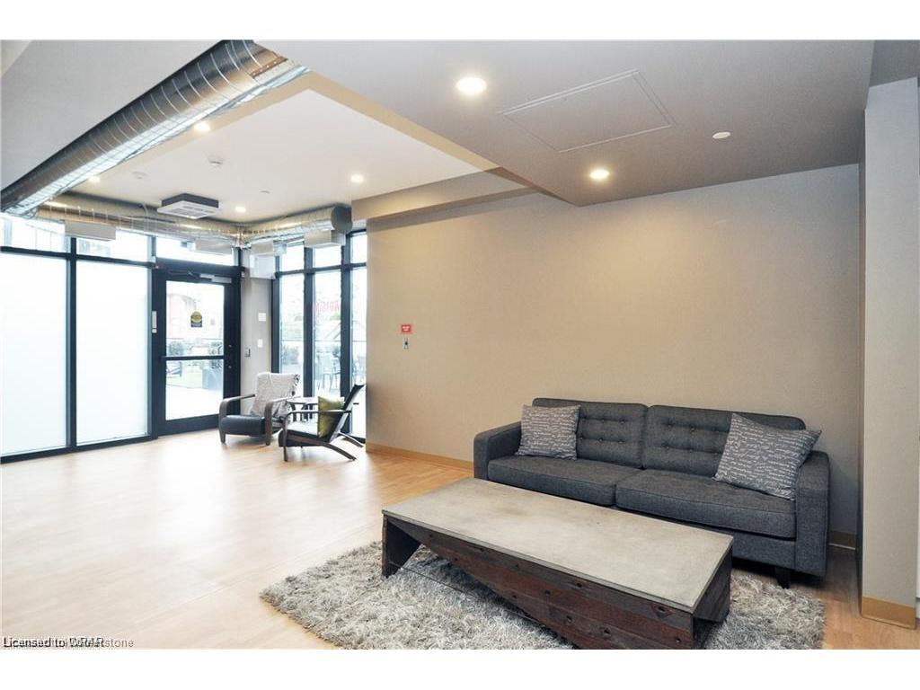 









690


King

Street West, 221,
Kitchener,




ON
N2G 1G4


