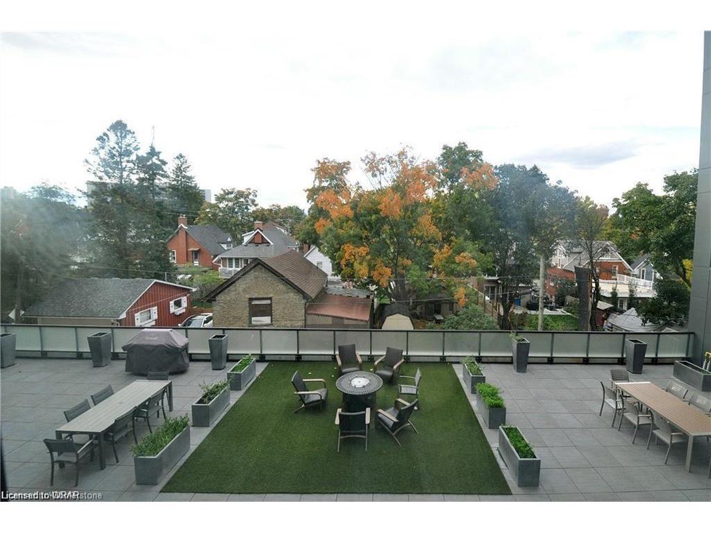 









690


King

Street West, 221,
Kitchener,




ON
N2G 1G4

