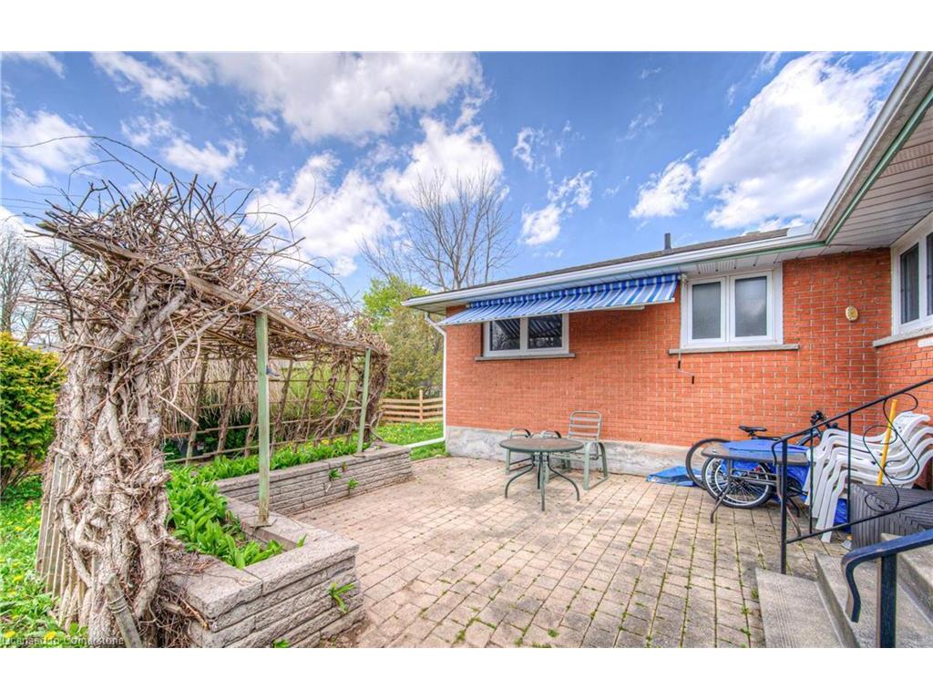 









22


Hampton

Place,
Kitchener,




ON
N2B 2S3

