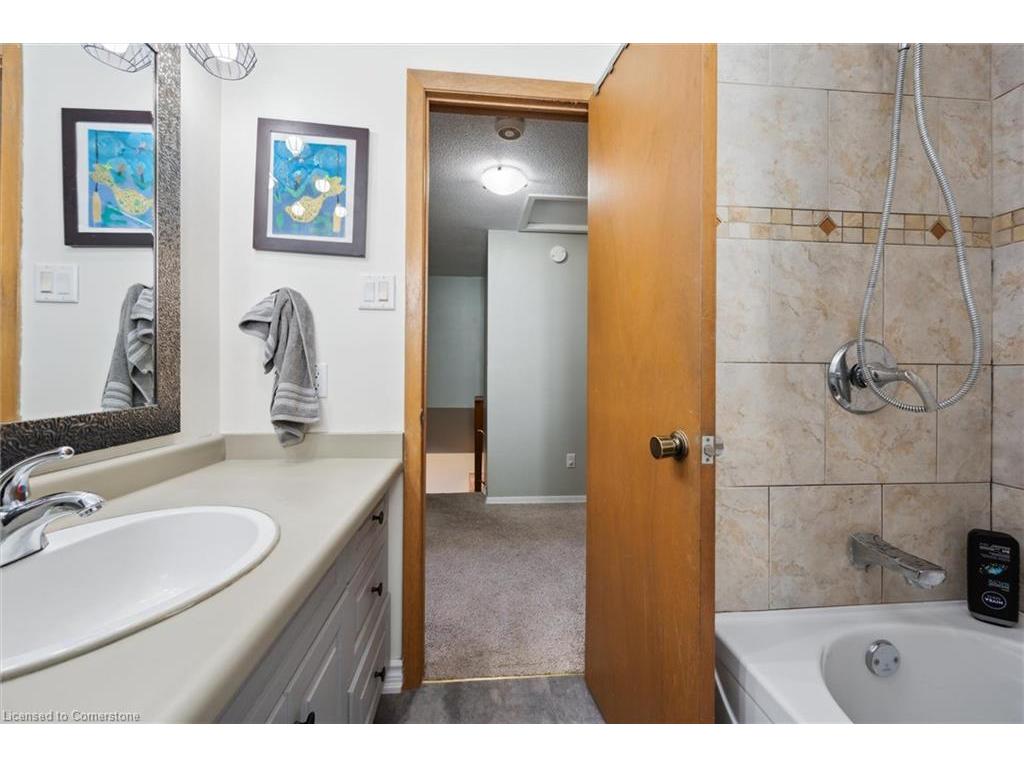









31


Driftwood

Place,
Kitchener,




ON
N2N 1W3


