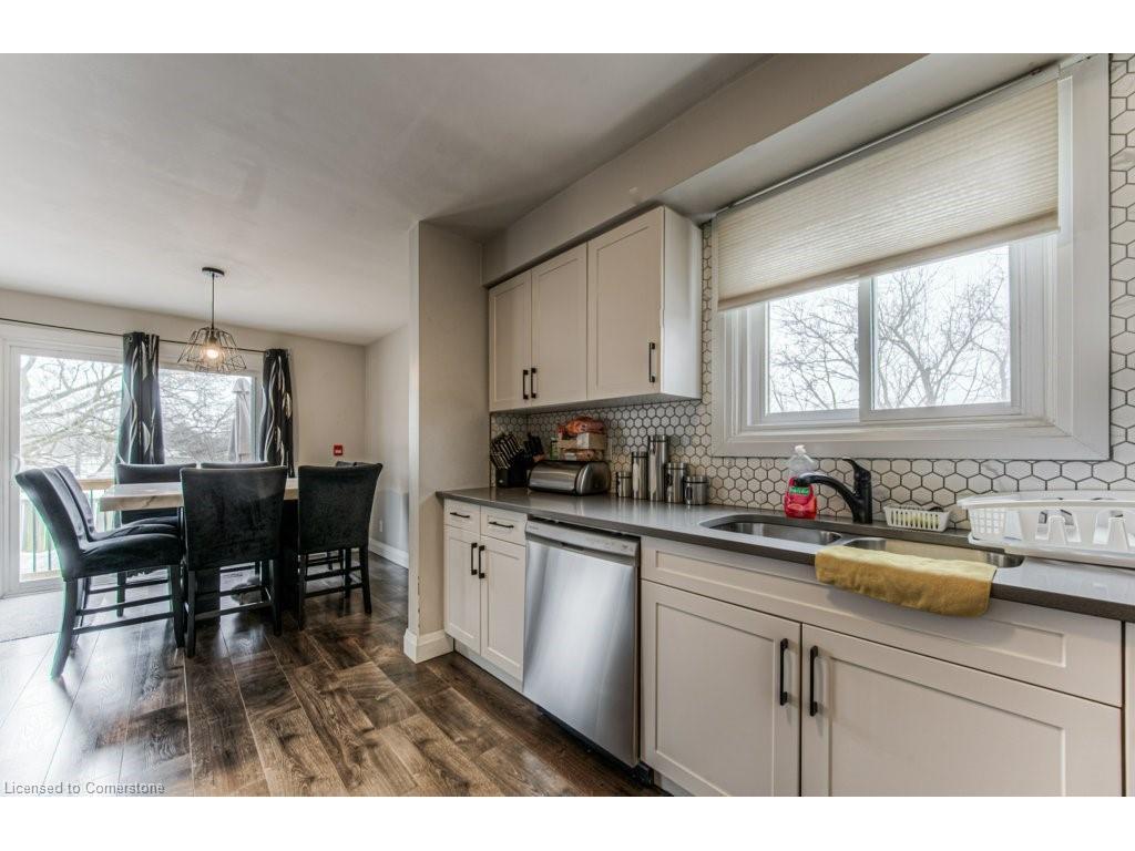 









415-435


Garden

Street,
Cambridge,




ON
N3H 4E1

