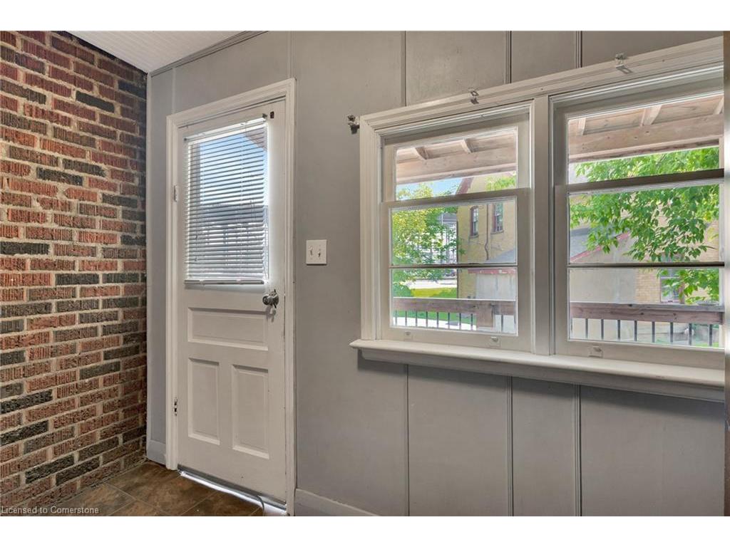 









8


Wright

Avenue,
Cambridge,




ON
N1R 1E2

