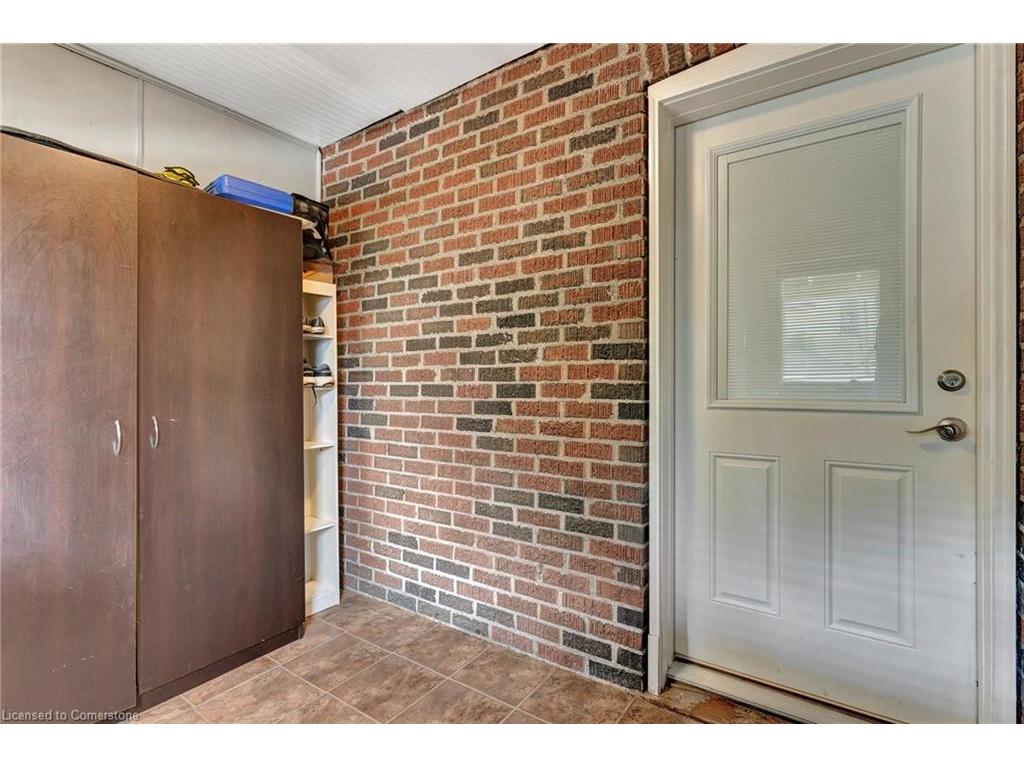 









8


Wright

Avenue,
Cambridge,




ON
N1R 1E2

