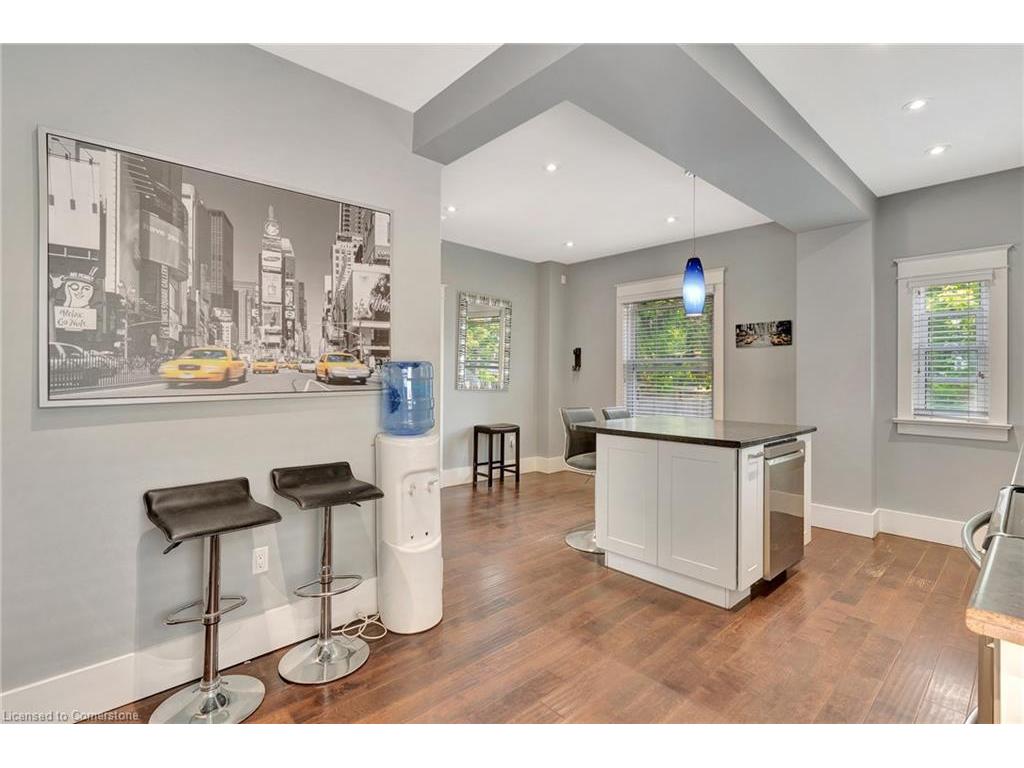 









8


Wright

Avenue,
Cambridge,




ON
N1R 1E2

