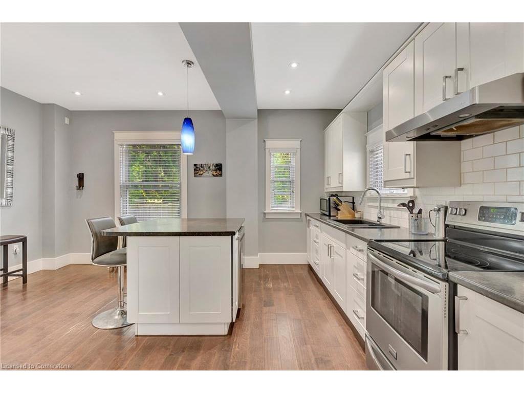 









8


Wright

Avenue,
Cambridge,




ON
N1R 1E2

