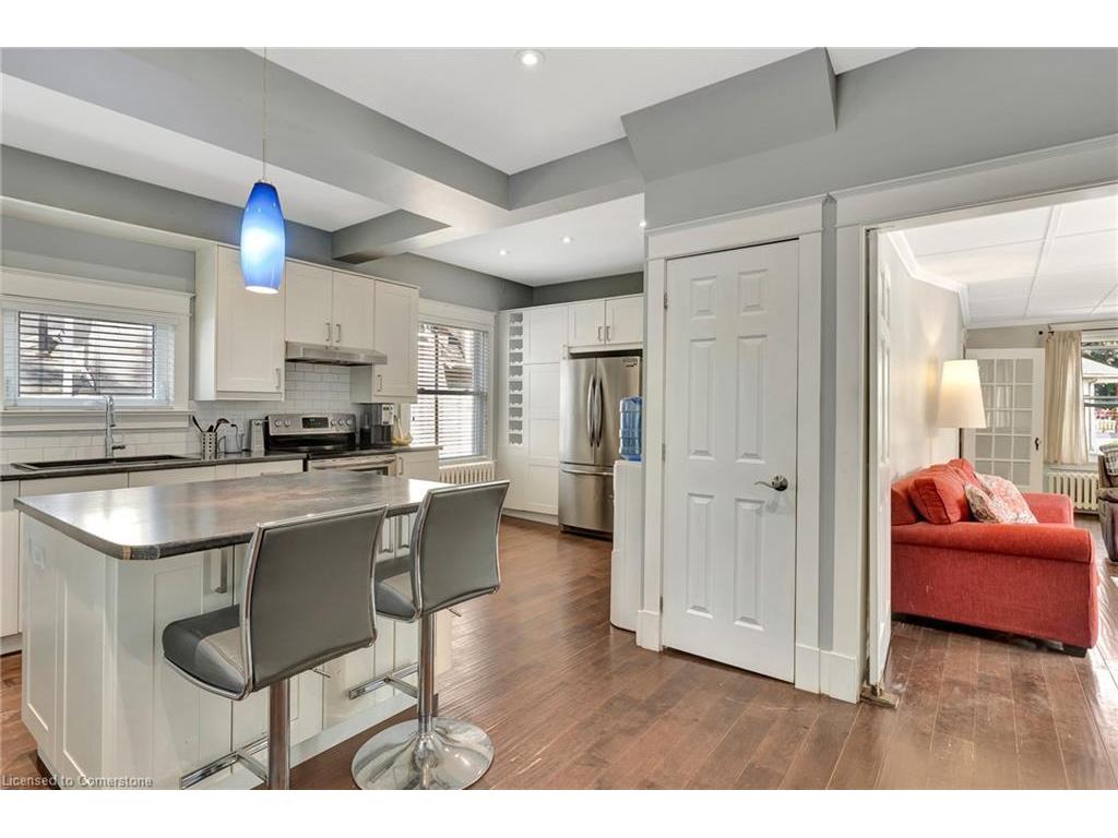 









8


Wright

Avenue,
Cambridge,




ON
N1R 1E2

