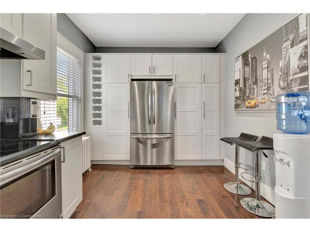 









8


Wright

Avenue,
Cambridge,




ON
N1R 1E2

