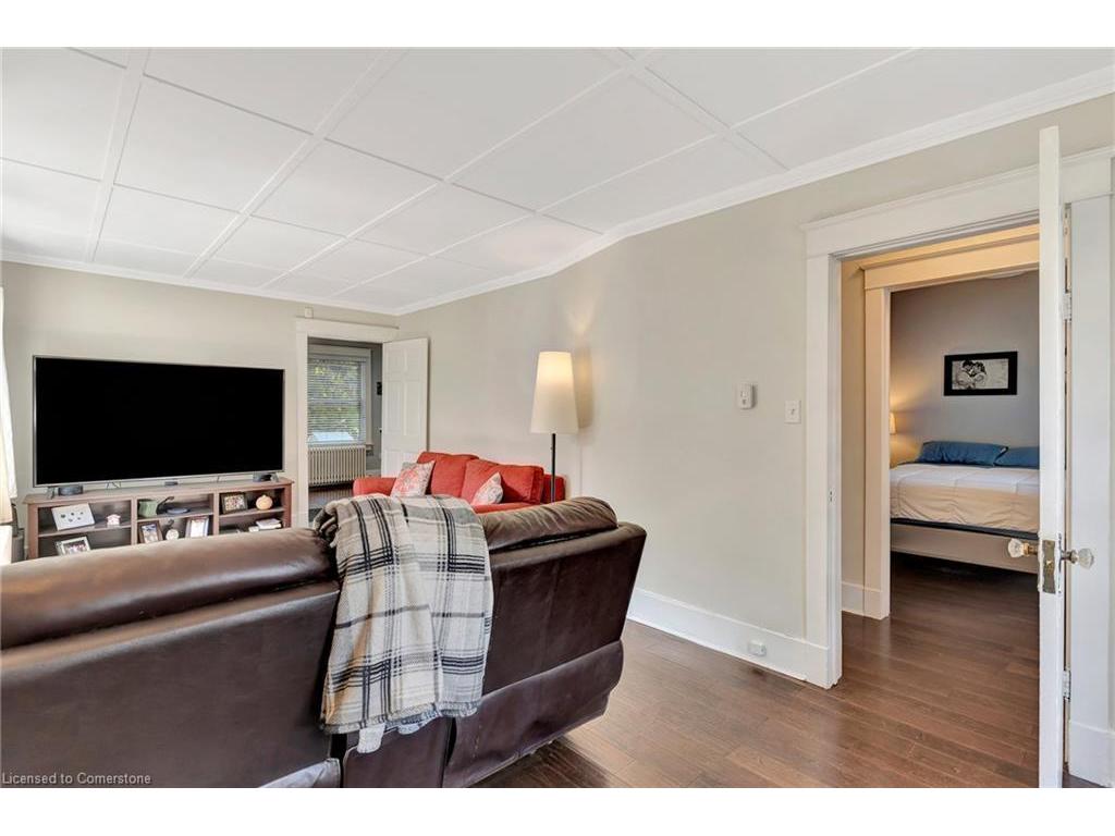 









8


Wright

Avenue,
Cambridge,




ON
N1R 1E2

