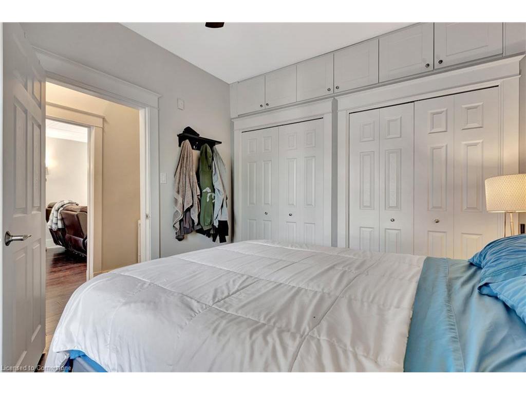 









8


Wright

Avenue,
Cambridge,




ON
N1R 1E2

