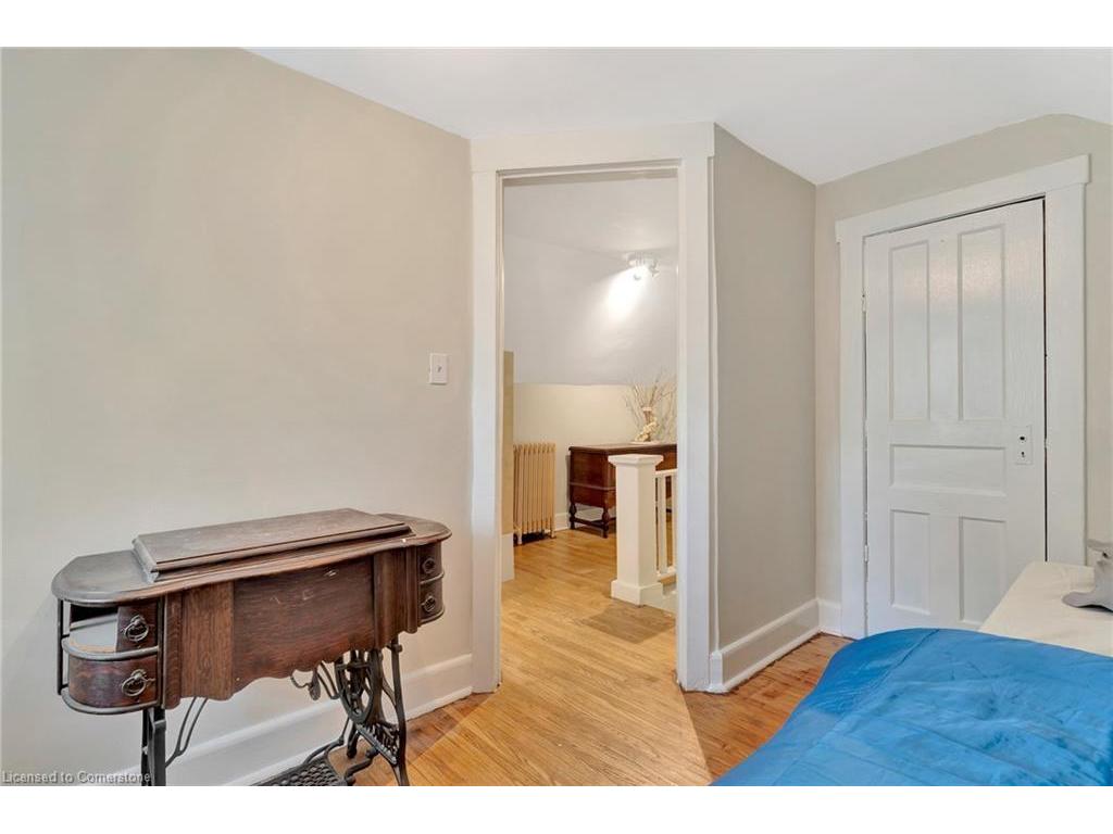 









8


Wright

Avenue,
Cambridge,




ON
N1R 1E2

