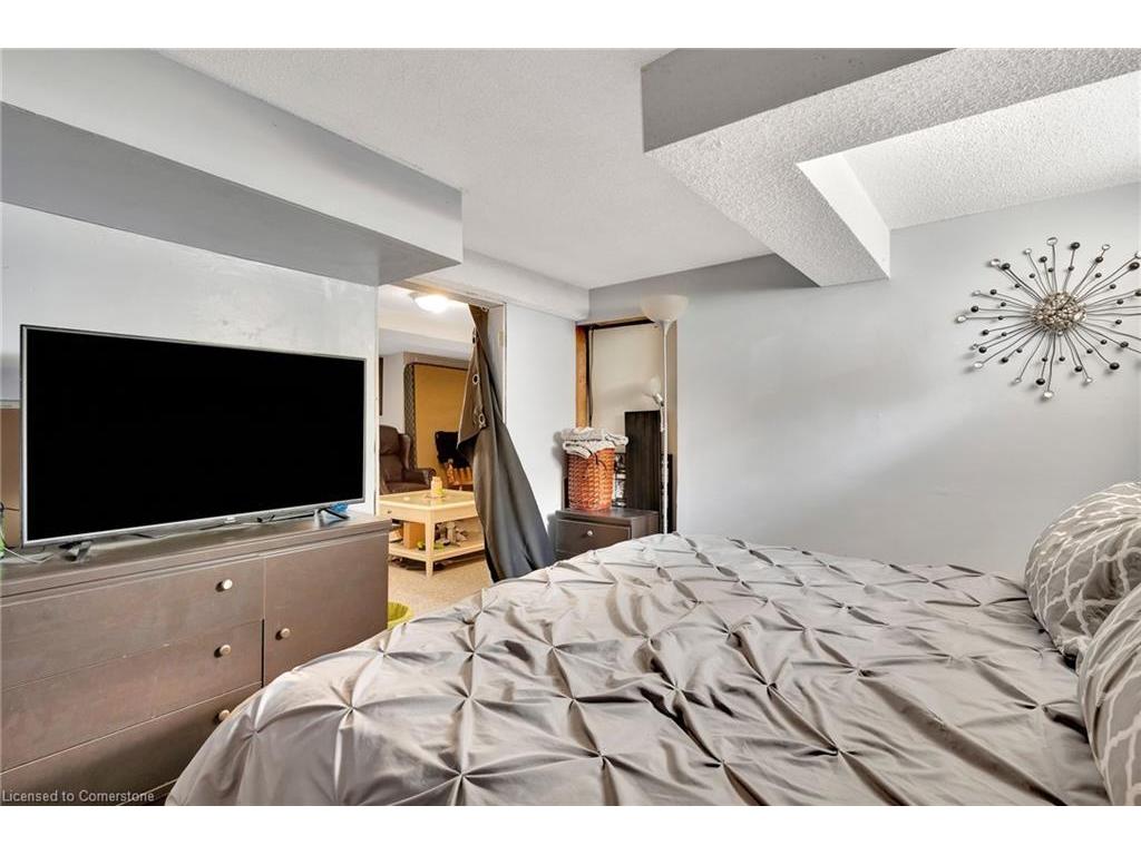 









8


Wright

Avenue,
Cambridge,




ON
N1R 1E2

